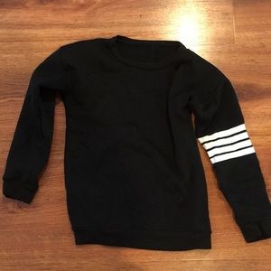 Long sleeve shirt with 4 stripes on one sleeve
